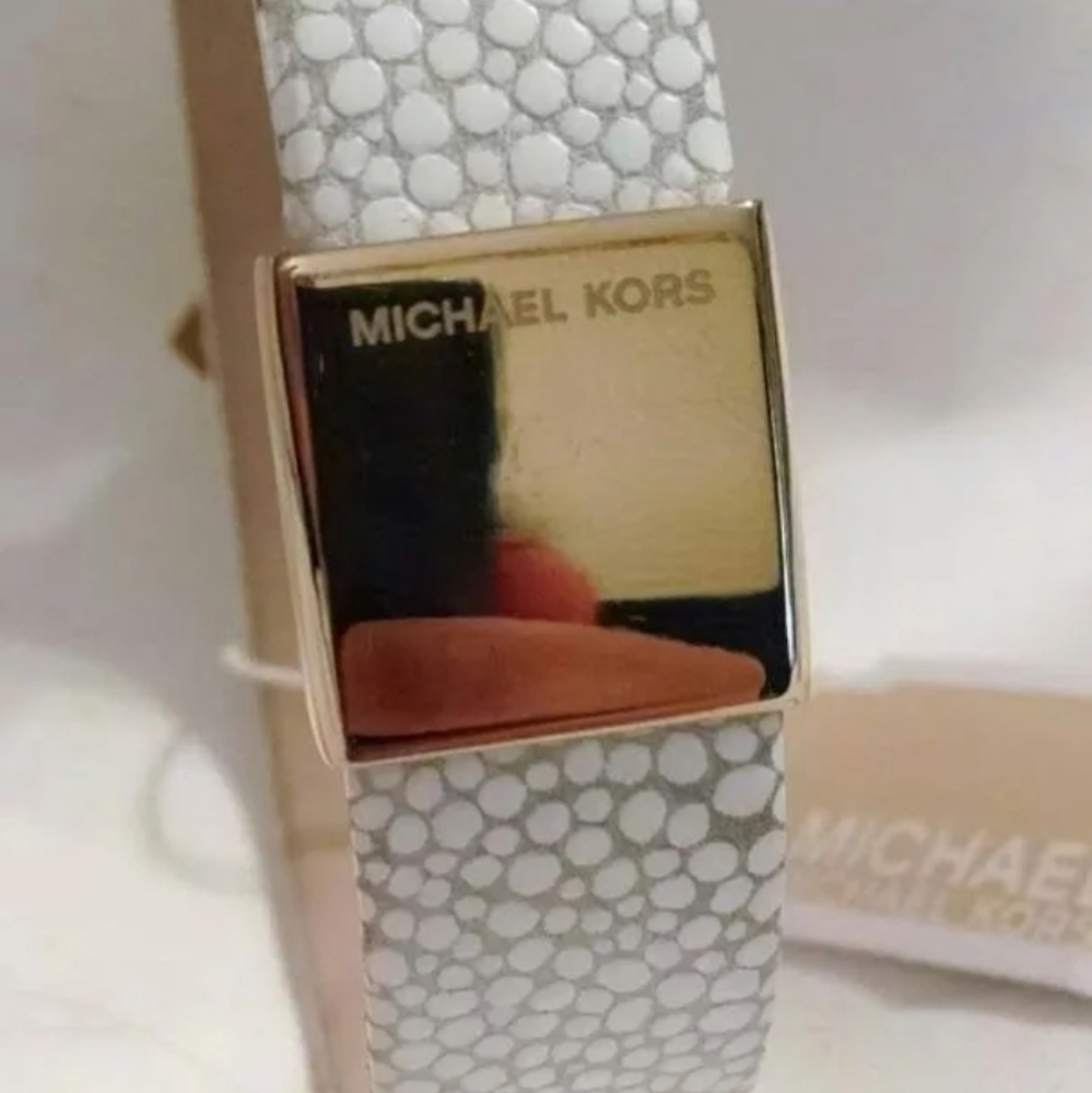 EXQUISITE MICHAEL KORS STINGRAY LEATHER BRACELET - Picture 4 of 4